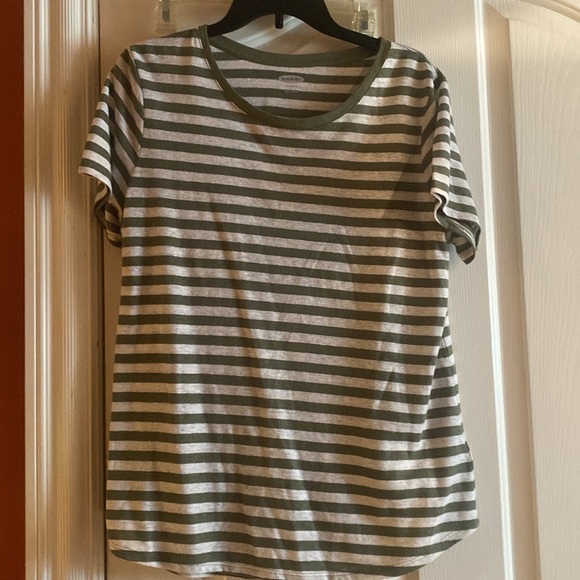 Lot of 4 women’s tops size large. - Picture 10 of 11